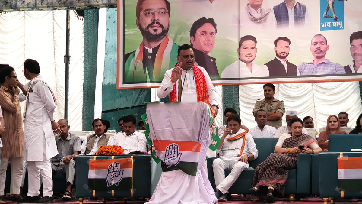 avinashpandeinc's tweet photo. बाराबंकी (उत्तर प्रदेश) में आयोजित “संविधान संवाद एवं कार्यकर्ता सम्मान सम्मेलन” में आज आप सभी साथियों से आत्मीय संवाद करने का अवसर मिला।

इस कार्यक्रम में हमारे समर्पित कार्यकर्ताओं को सम्मानित करते हुए उनके संघर्ष, समर्पण और कांग्रेस की विचारधारा के प्रति उनकी निष्ठा को नमन किया।

संविधान हमारे लोकतंत्र की आत्मा है — इसे सुरक्षित रखना हम सभी की सामूहिक जिम्मेदारी है।

आप सभी का स्नेह, समर्थन और उत्साह ही हमारी सबसे बड़ी शक्ति है।

#SamvidhanSamvad #UPCongress #Congress