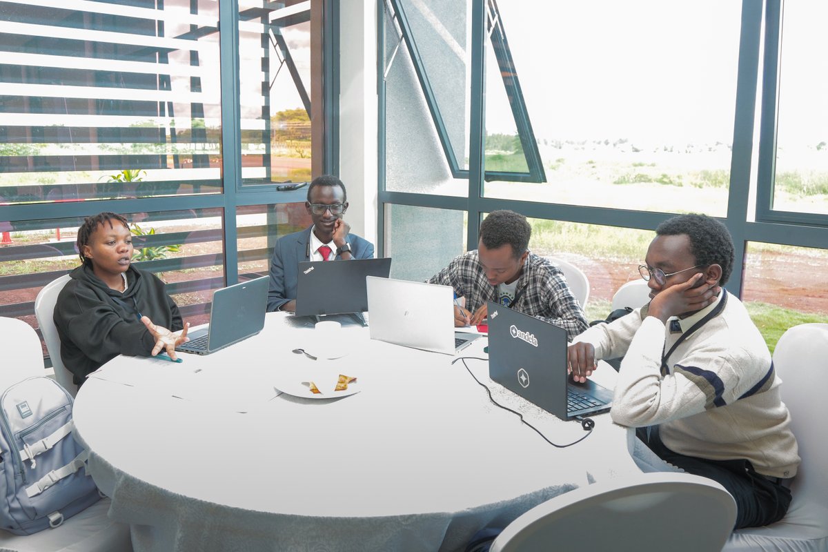 AmrefUniversity's tweet image. Building motivated teams without breaking the bank:

✔️ Performance-based bonuses
✔️ Equity (shares)
✔️ Flexible work benefits
Smart incentives = sustainable teams. 
Reality check :
Relying on volunteers long-term can cost more than it saves.
#AMIU #FromIdeaToImpact