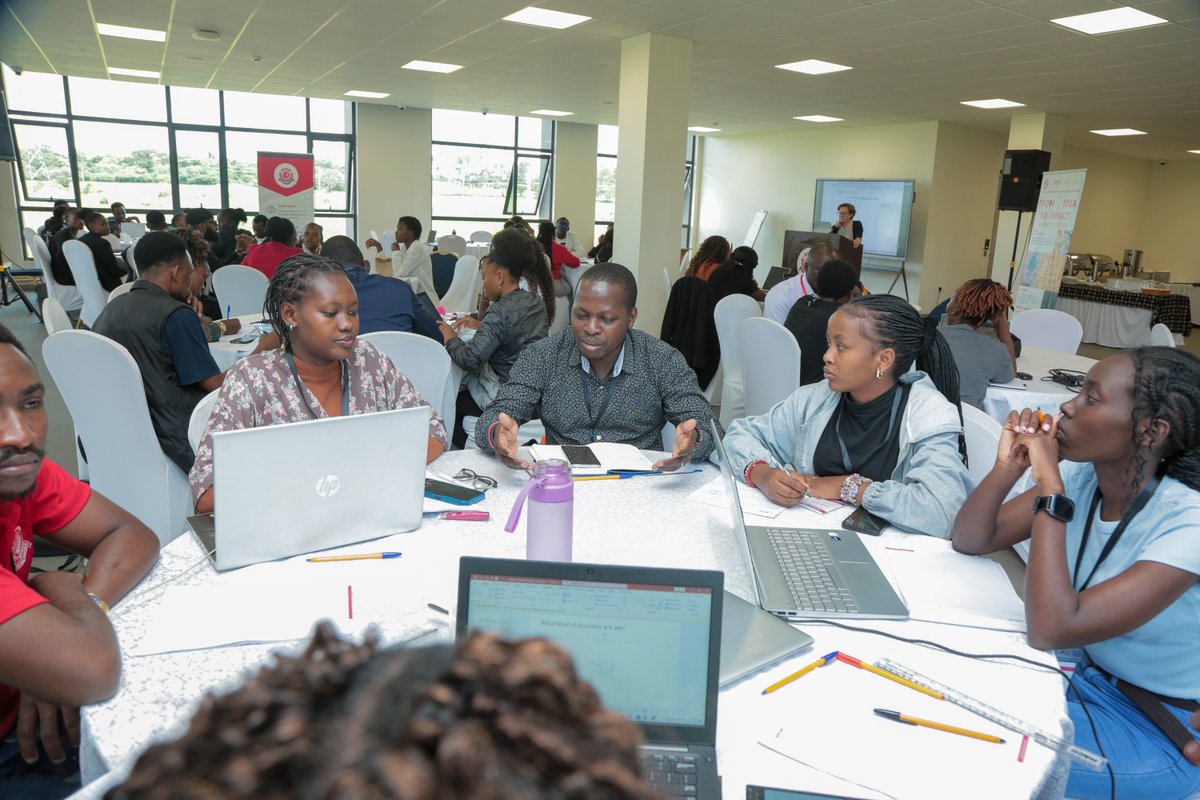 AmrefUniversity's tweet image. Building motivated teams without breaking the bank:

✔️ Performance-based bonuses
✔️ Equity (shares)
✔️ Flexible work benefits
Smart incentives = sustainable teams. 
Reality check :
Relying on volunteers long-term can cost more than it saves.
#AMIU #FromIdeaToImpact