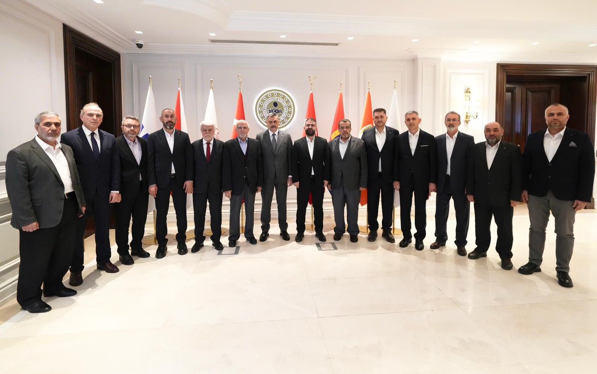 Konya STK Platformu İcra Kurulu olarak, İçişleri Bakanı Sayın Mustafa Çiftçi’ye hayırlı olsun ziyaretinde bulunduk. Nazik kabulleri ve samimi ilgileri için teşekkür ederiz.