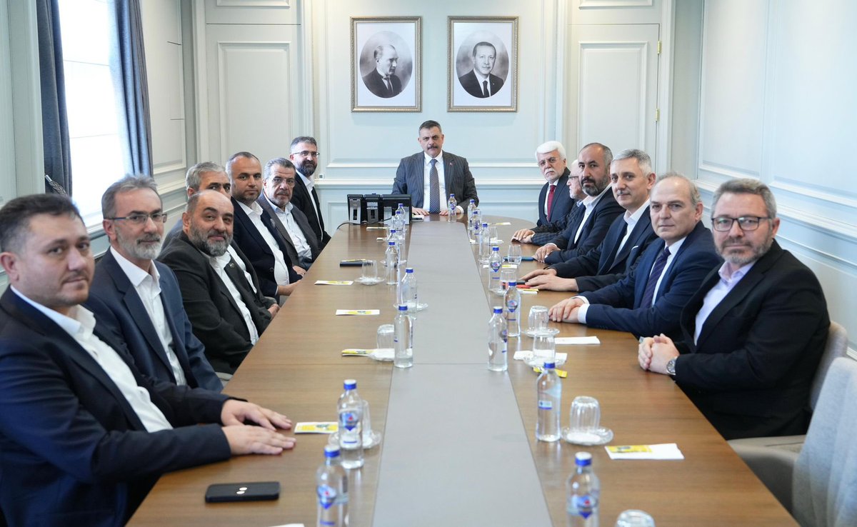 a_arslan42's tweet photo. Konya STK Platformu İcra Kurulu olarak, İçişleri Bakanı Sayın Mustafa Çiftçi’ye hayırlı olsun ziyaretinde bulunduk. Nazik kabulleri ve samimi ilgileri için teşekkür ederiz. https://t.co/x33J1m5Gsz