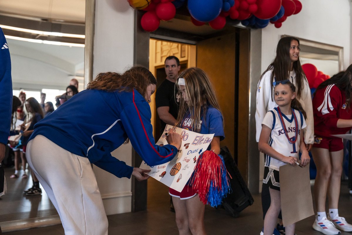 Kansas Women's Basketball tweet media