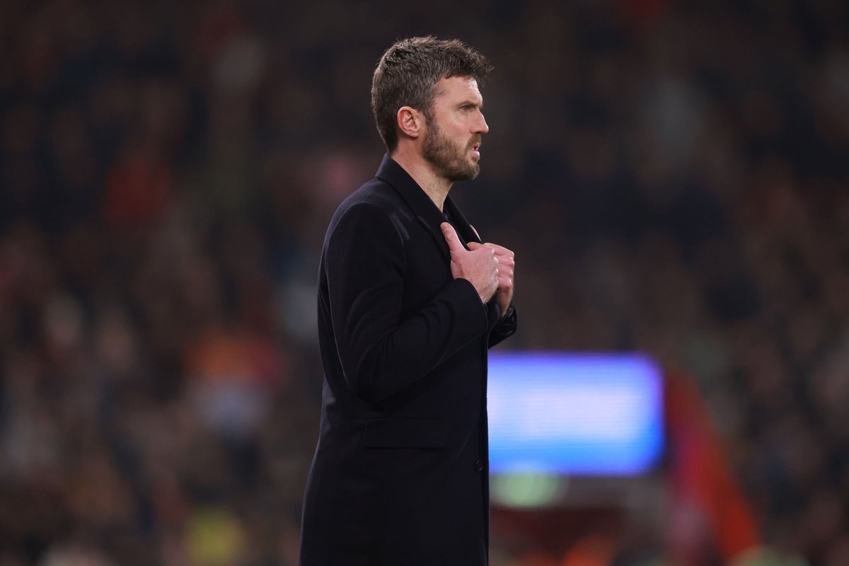 MUnitedFR's tweet photo. David Beckham sur le règne de Carrick : "Je dois admettre que ces derniers mois ont été bien plus sereins que les dix dernières années. 

Michael dégage un calme qu’il a su insuffler au club. Il connaît le club. Il connaît les joueurs. Il connaît la façon dont Man United joue et la façon dont Man United devrait jouer. 

J’ai toujours apprécié Michael en tant que coach. Quand on le regarde, il dégage un calme. Il a, je ne veux pas dire de l’élégance, car je ne suis pas sûr que ce soit le mot juste, mais il y a de l'élégance dans sa manière d’être, que ce soit dans sa façon de célébrer ou de se mettre en colère. Toutes ces choses sont importantes chez un manager.

Je trouve que la façon dont il a pris en main l'équipe et l'a soudée est incroyable. En tant que supporter de United, je pense que c'est exactement ce dont nous avions besoin."

(@talkSPORT)