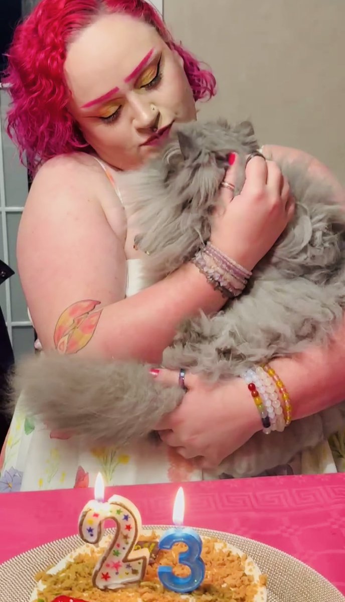 #LGBTQIAEndOfMarch c’était nos anniversaires la semaine dernière hihi