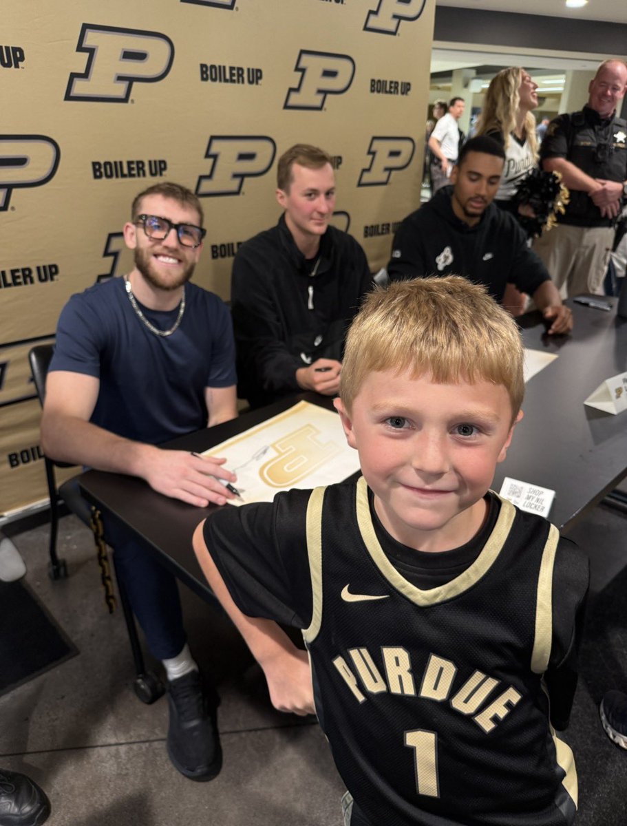 Kelly Komara tweet media