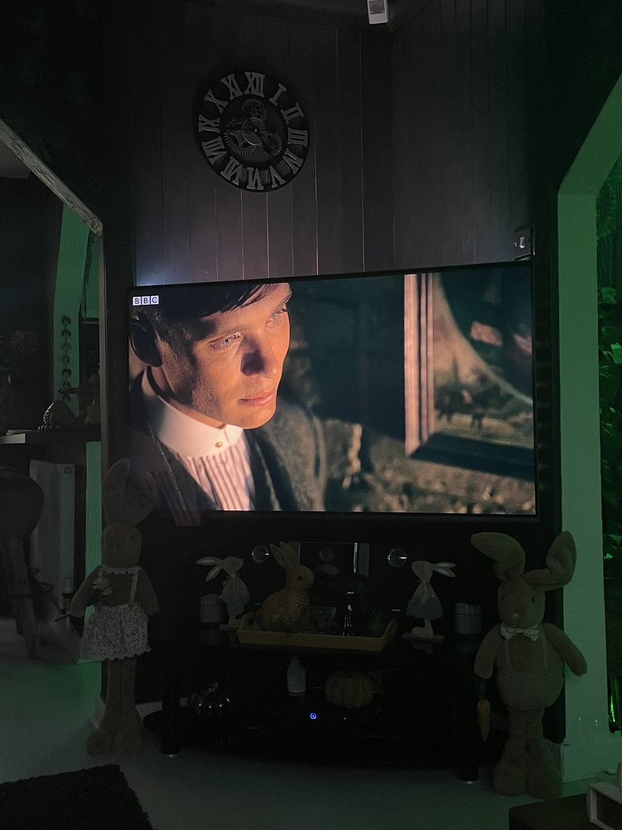 devereux1655's tweet photo. I know I’m late to the party! Going to give this a go! #peakyblinder #series 📺 https://t.co/jieZW0vSc4