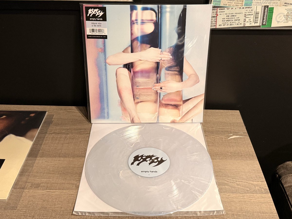 realSamGoodie's tweet photo. 🎶 #NowPlaying
🎧 Poppy – Empty Hands 🖤🔥
😎 Today’s vibe
Part of the experimental run that followed her Grammy-nominated era.
#Poppy #EmptyHands #Music #MusicCollection #Vinyl #VinylCollection 🎵 https://t.co/owpG3Y9jv8