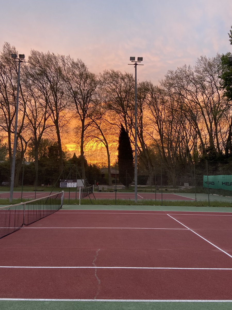 paulaaaaroid's tweet photo. Double the views🎾 https://t.co/X9Dk17qBl4