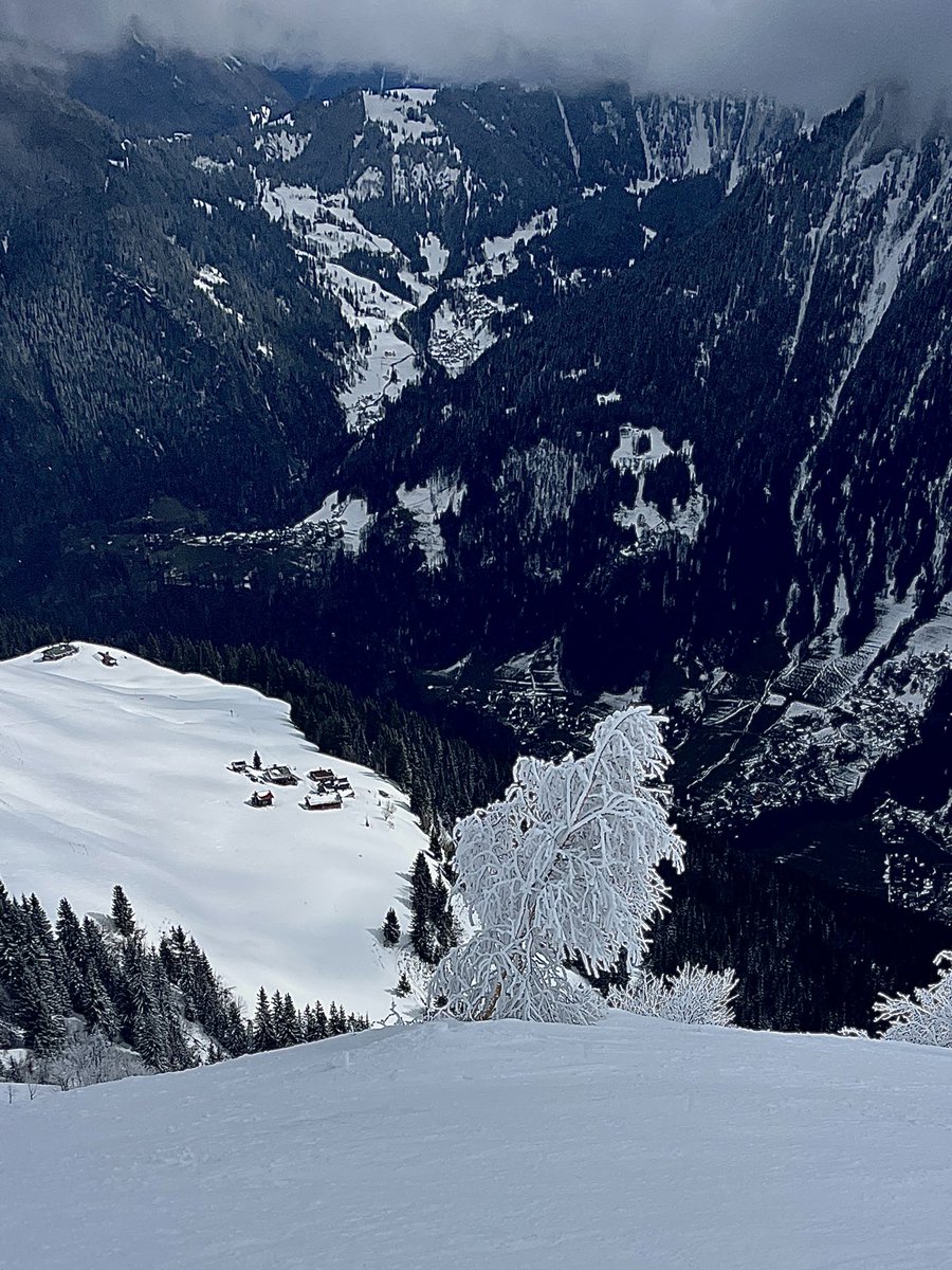 guidemark's tweet photo. Skiing again in St Gervais-Unbelievably good conditions and the section in the picture closes today… https://t.co/DoAFjOUFvU