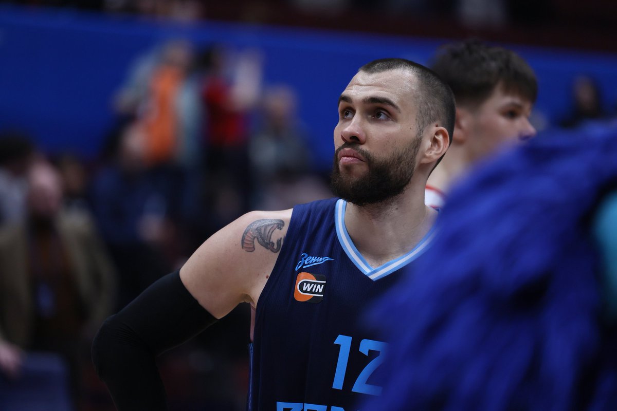 SBG_DAILY's tweet image. 🚨 Georgy Zhbanov will be out for 3 to 4 weeks: the blue-and-white defender has suffered an "adductor muscle injury in his right leg".

#Zenit #VTB #Zhbanov