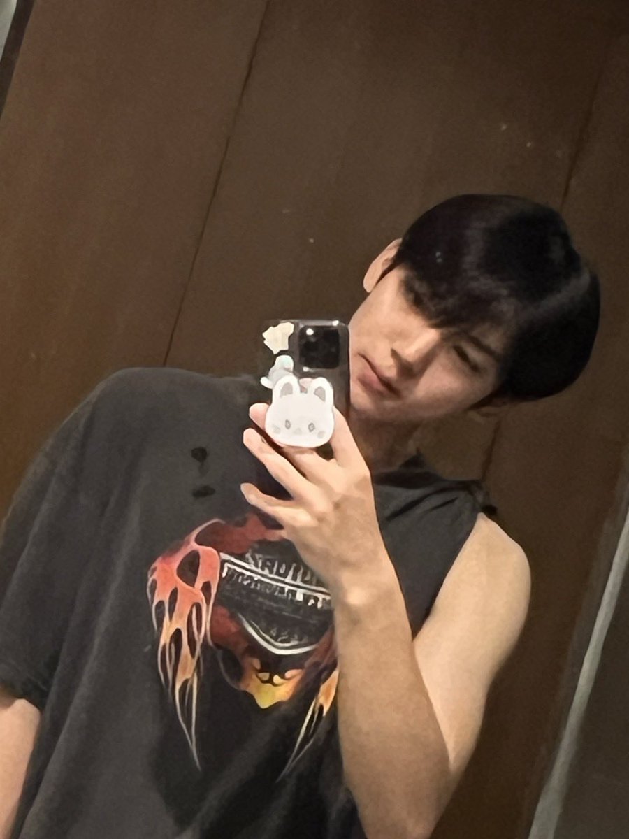 tyuchipachi's tweet photo. 그런시절이있엇지..
자꾸자꾸 팔��육을 강조하려고하던 누나 나도 남자예요 시절이 https://t.co/bfM4YgfpgS
