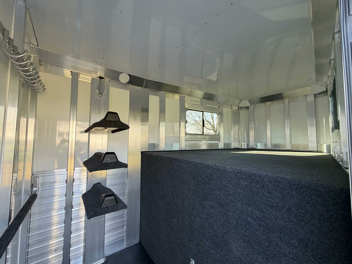 Triple C Trailers 🐴🚌 tweet media