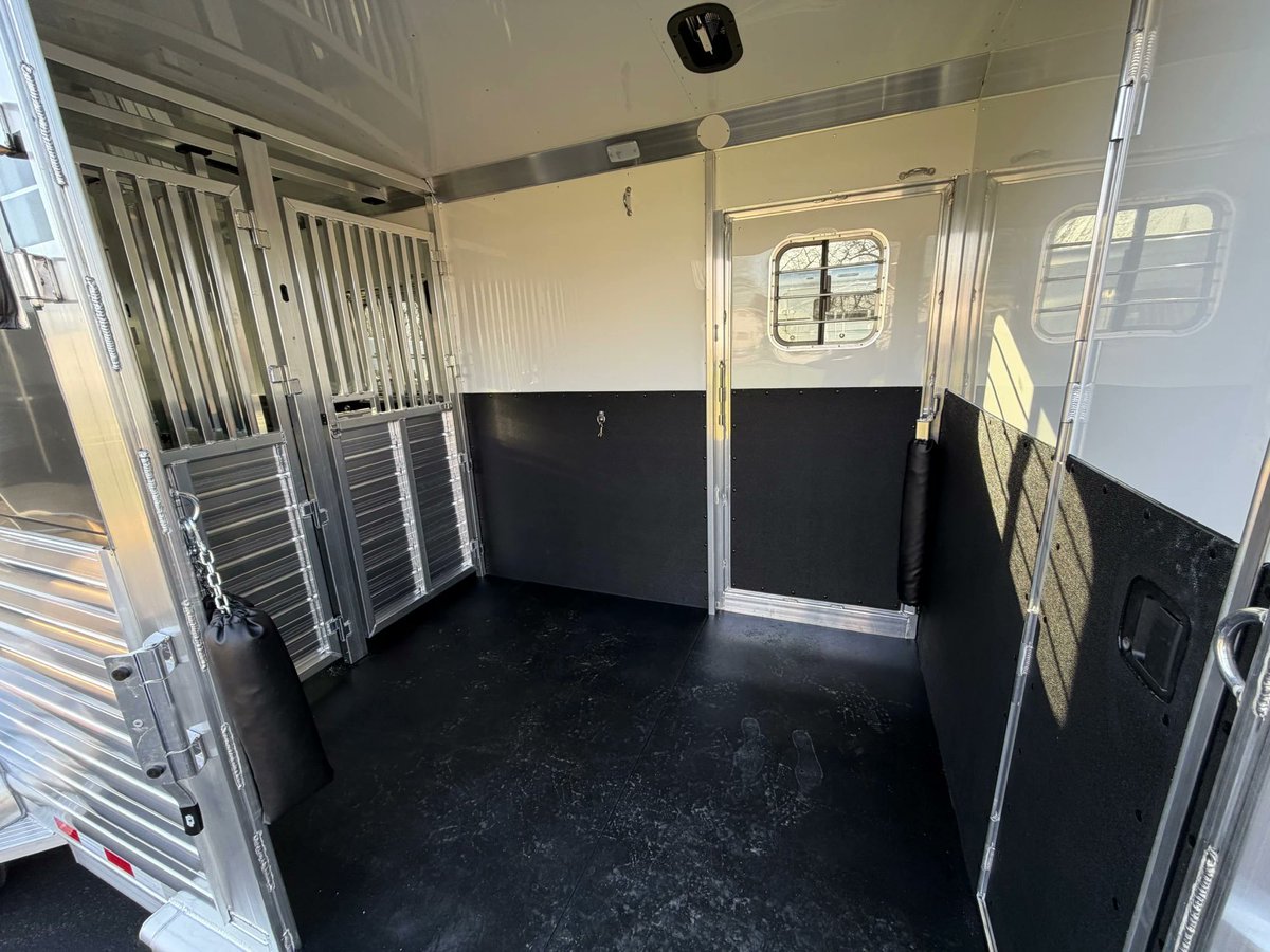 Triple C Trailers 🐴🚌 tweet media