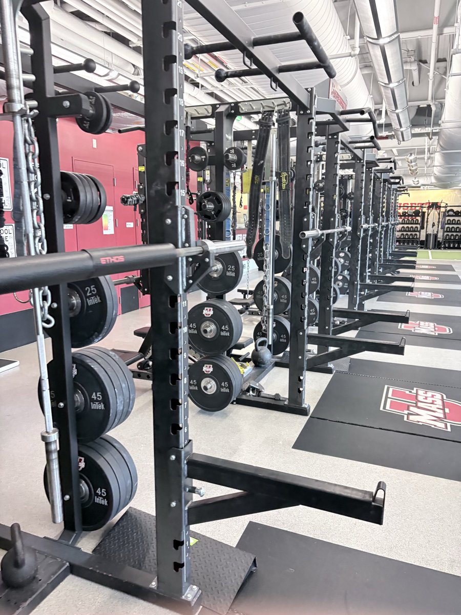 GrantDavis94's tweet photo. Thank you @UMassFootball for the amazing visit and great conversation. @coach_celiscar @CoachWhiteUMass @coachharasymiak https://t.co/2y69RTTxpk