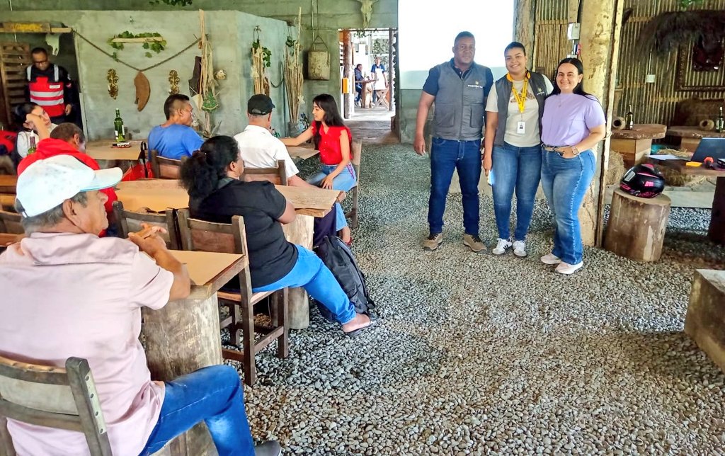 ProsperidadCol's tweet photo. 📍 #Urabá, #Antioquia | La economía popular sigue transformando territorios.
En el marco de “Economía Popular para el Cambio”, convenio suscrito con @InnpulsaCol, iniciamos los talleres de la fase de fortalecimiento y acompañamiento a 18 unidades productivas. Este primer encuentro se desarrolló en el municipio de #Mutatá, con la participación de unidades provenientes de #Turbo y #SanPedroDeUrabá, quienes le apuestan al crecimiento de sus iniciativas y al desarrollo económico local.
#ConDignidadCumplimos