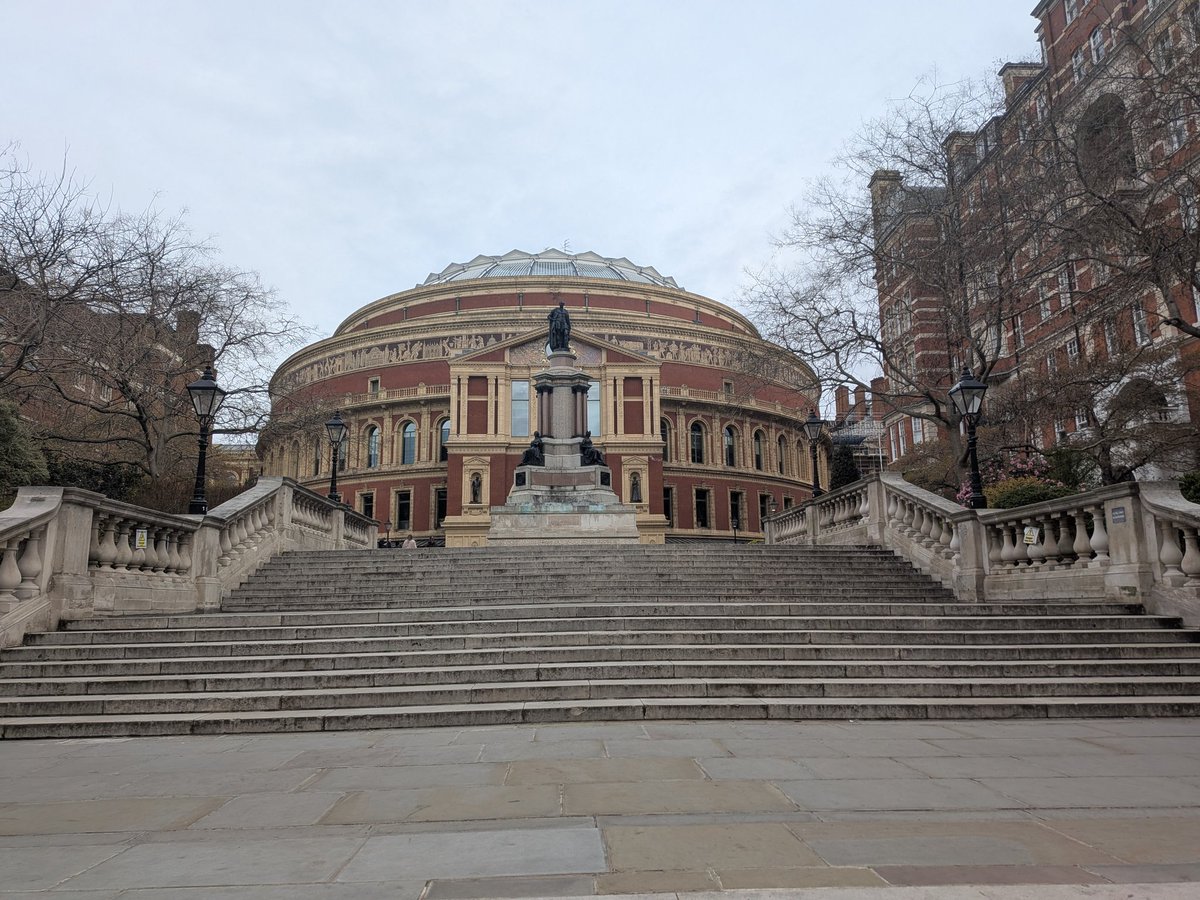 Alex Reviews Gigs tweet media