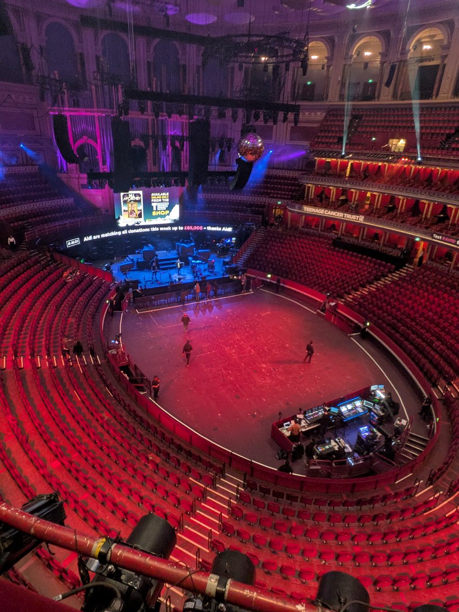 Alex Reviews Gigs tweet media