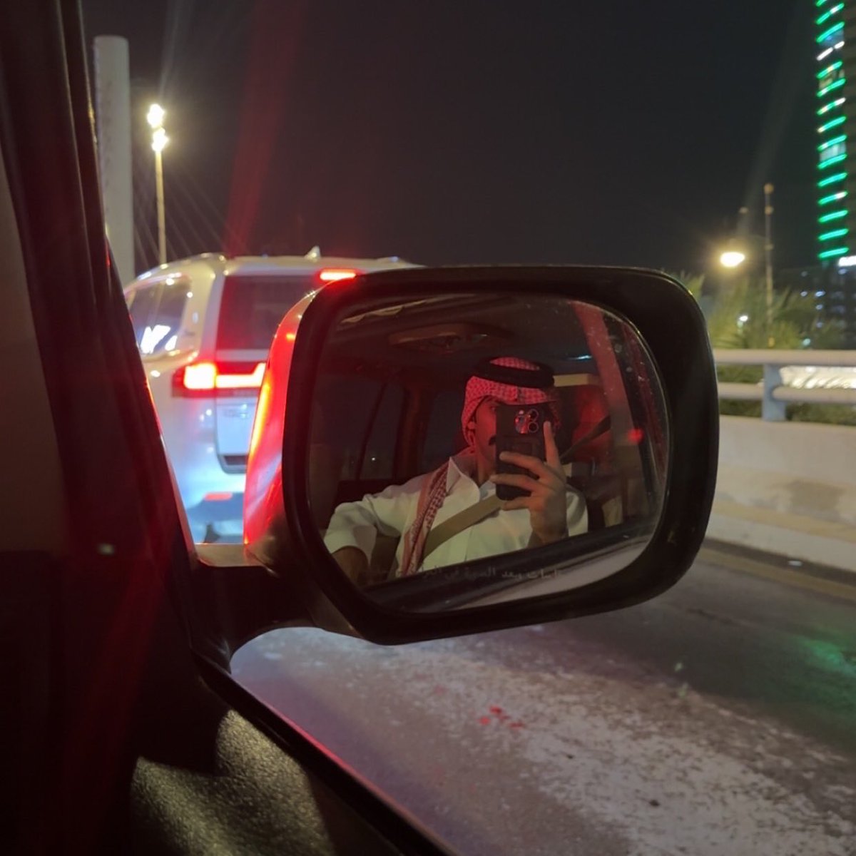_7hwi's tweet photo. أنت يا مسك البدايه و يا مسك الختام
ما طرى لك تسقي اللي من الصده ذبل

كل حاجه تنتهي . . بعد فقد الأهتمام
الجفى مثل الدهر والوصل مثل الوبل

ليه تبخل بـ المشاعر و تبخل بـ الكلام ؟
وأنت جدانك من الجود يعطون الأبل 

الربا فالحب . . ماهو بـ عيب ولا حرام
لا عطيتك حب و إحساس رجعها دبل (: https://t.co/fmizvVmSpX