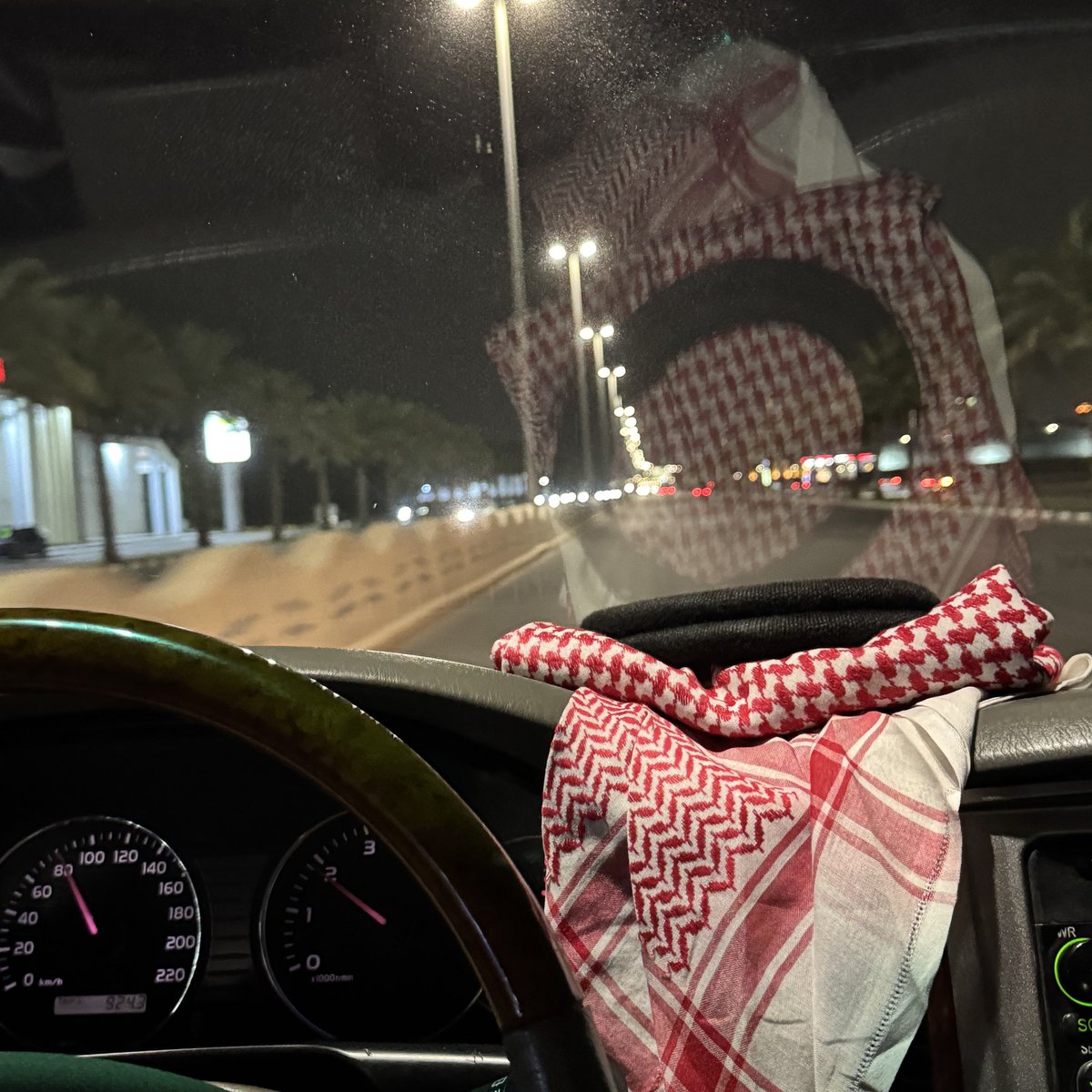 _7hwi's tweet photo. أنت يا مسك البدايه و يا مسك الختام
ما طرى لك تسقي اللي من الصده ذبل

كل حاجه تنتهي . . بعد فقد الأهتمام
الجفى مثل الدهر والوصل مثل الوبل

ليه تبخل بـ المشاعر و تبخل بـ الكلام ؟
وأنت جدانك من الجود يعطون الأبل 

الربا فالحب . . ماهو بـ عيب ولا حرام
لا عطيتك حب و إحساس رجعها دبل (: https://t.co/fmizvVmSpX