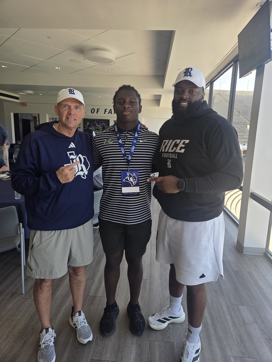 aluko_jimi's tweet photo. Had a great time at @RiceOwlsFB Junior Day. Loved watching practice and seeing how things are done in South Main. Thanks @CoachTSauer and @CoachDumont73 for taking your time to talk with me about the program.
@Scott_AbellFB @CoachQCPProud @AllenMarrow @Cedar_ParkFB @GRIT_FIT_ @_CoachPerez @CoachPedraza60