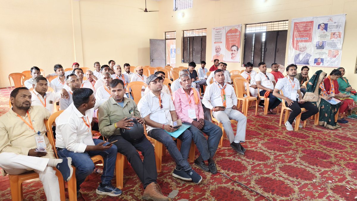 आज विधानसभा कुंदरकी के मंडल दलपतपुर में पं. दीनदयाल उपाध्याय प्रशिक्षण महाअभियान–2026 के निमित्त आयोजित मंडल प्रशिक्षण कार्यशाला के सप्तम सत्र में मुख्य वक्ता के रूप में उपस्थित रहकर सोशल मीडिया, AI, नमो ऐप एवं सरल ऐप के प्रभावी उपयोग एवं क्रियान्वयन पर विस्तार से जानकारी दी।