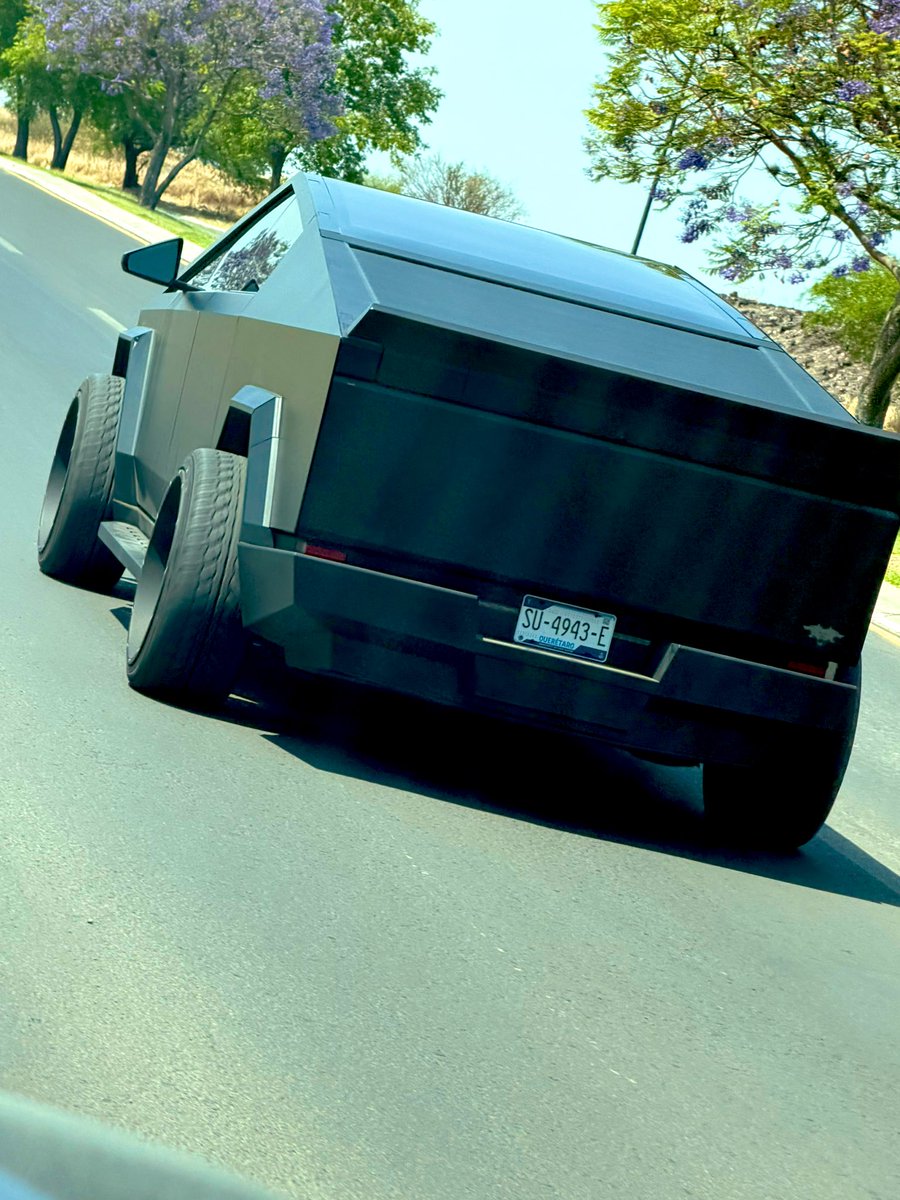 C A R D I tweet media