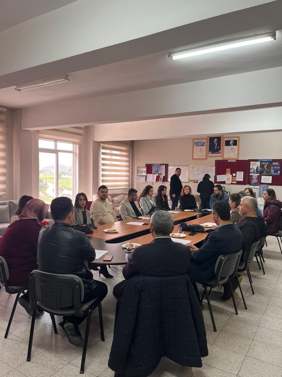 MadranAL_09's tweet photo. Çine Madran Anadolu  Lisesi’nin Çine ilçe yönetici okulu olarak yürüttüğü Aydın Ortaokullar ve Liseler Arası Matematik Olimpiyatları kapsamında 1. aşama sınavı başarıyla gerçekleştirildi.

Çine genelinde 5 ortaokul ve 5 lise olmak üzere toplam 10 okuldan 30 öğrencinin katılım sağladığı sınav, Çine  Madran Anadolu Lisesinde  uygulandı.

Saat 11.00’de başlayan sınavda öğrenciler, 90 dakika boyunca matematiksel düşünme, problem çözme, akıl yürütme ve analiz becerilerini ölçen sorularla karşılaştı. Sınav süreci, planlanan takvim doğrultusunda düzenli ve sorunsuz bir şekilde yürütüldü.

Sınav sürecinde öğretmenlere yönelik olarak “Yapay Zekâ ile Eğitim” konulu bilgilendirme etkinliği gerçekleştirilmiş, liseler arası matematik olimpiyatlarına katılan öğretmenlere katılım belgeleri Çine Madran Anadolu Lisesi Müdürü Sayın Bahri CAN tarafından takdim edilmiştir.

1.aşama sınavı sonuçlarına göre dereceye giren okullar, Matematik Olimpiyatları İl Finali’nde ilçemizi temsil etme hakkı kazanacaktır.

Organizasyon sürecini başarıyla yürüten idarecilerimiz, öğretmenlerimiz ve öğrencilerimizin katkılarıyla okulumuz, eğitimdeki kurumsal gücünü bir kez daha ortaya koymuştur. 
@tcmeb 
@Aydin_MEM 
@CineIlce 
@MadranAL_09