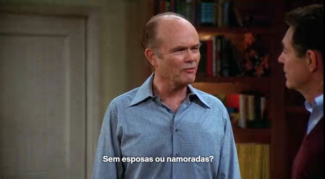 GabrielMaiaEver's tweet photo. Em That '70s Show espera-se uma reação ruim do pai de família conservador ao receber o casal de novos vizinhos em casa, mas a piada está no ponto de virada.

Como essa piada seria encarada no nosso amado Brasa? 
O seriado seria proibido?

Ponto de virada no comentário https://t.co/Ikt6EI6HRN