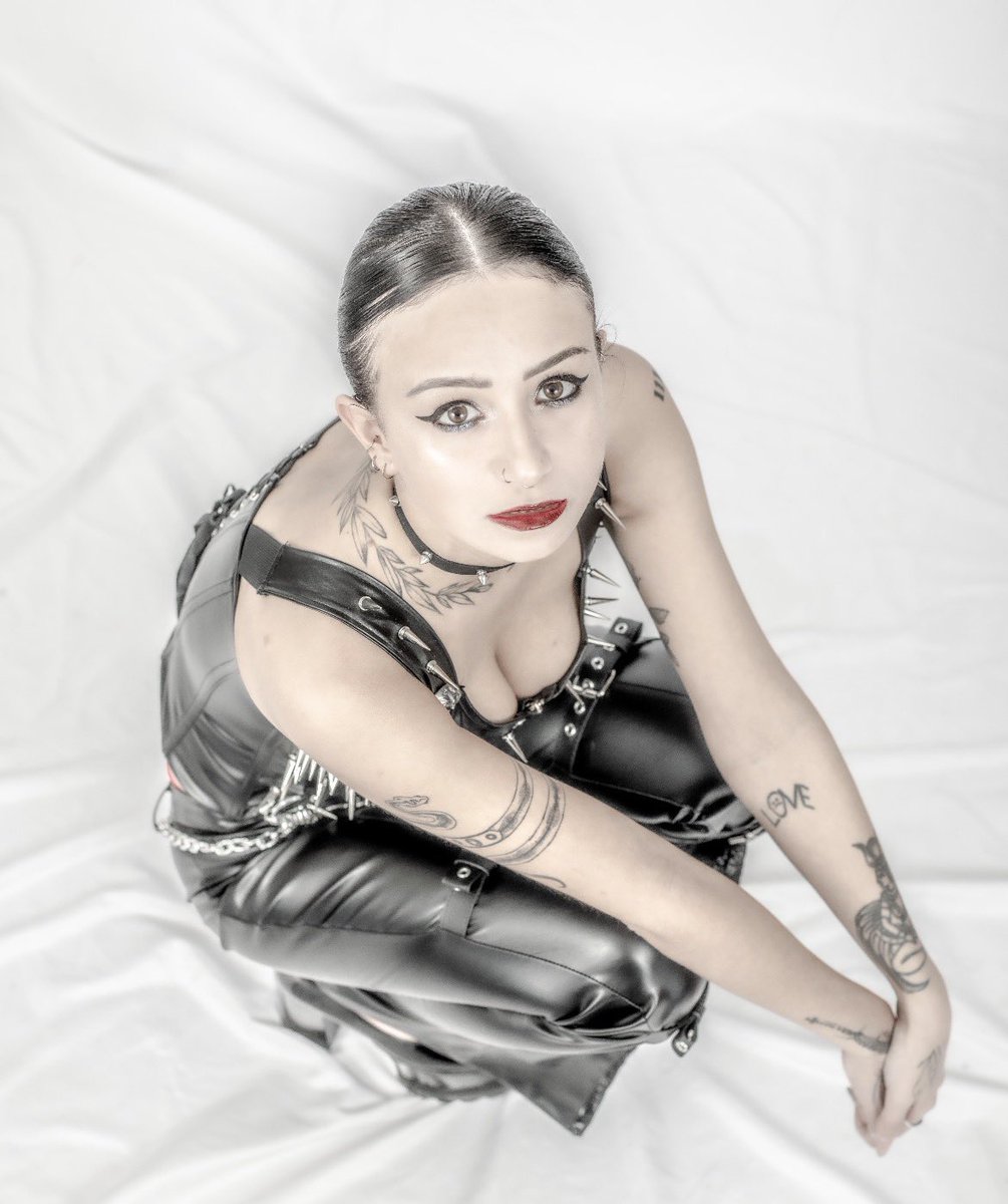 pinardnoir's tweet photo. pvc outfits are either high fashion or villain origin story, no in between. #model #altgirl #editorialfashion https://t.co/iJGhfaTur1