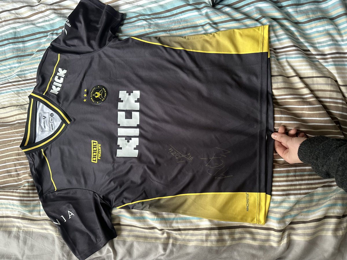 chewieyy tweet media