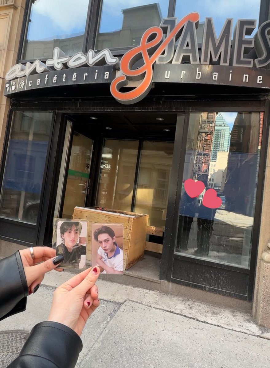 mia IS RED tweet media