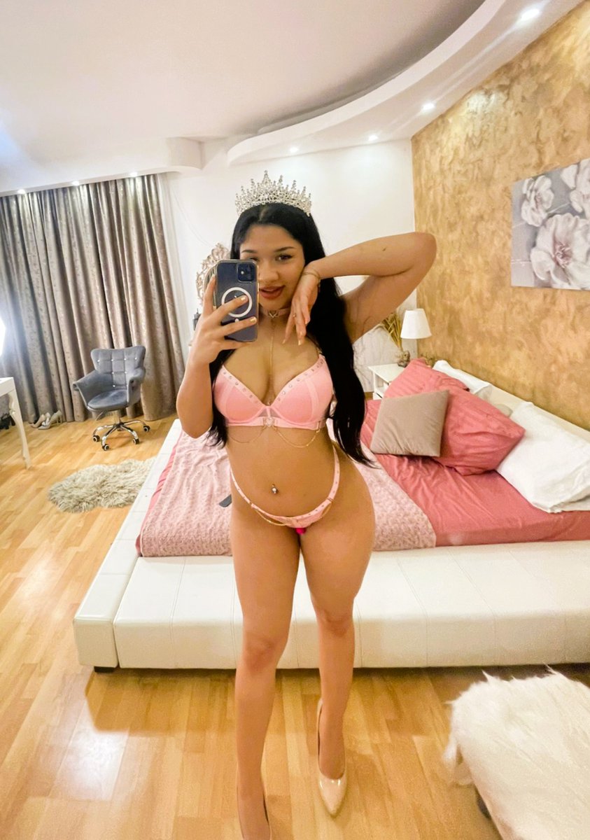 MissNaomiBelle's tweet photo. Hot brunette, full of playful energy and a teasing smile… come play with me 😏💃🔥
#PromoTweet #FindomCommunity #SupportFemdom #KinkSupport #FemdomFans #NSFWCreator https://t.co/TJTcVNDc4k