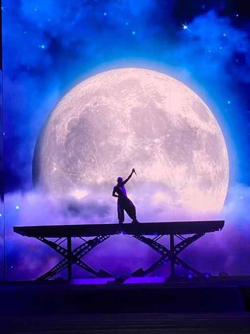 Justin Bieber Charts tweet media