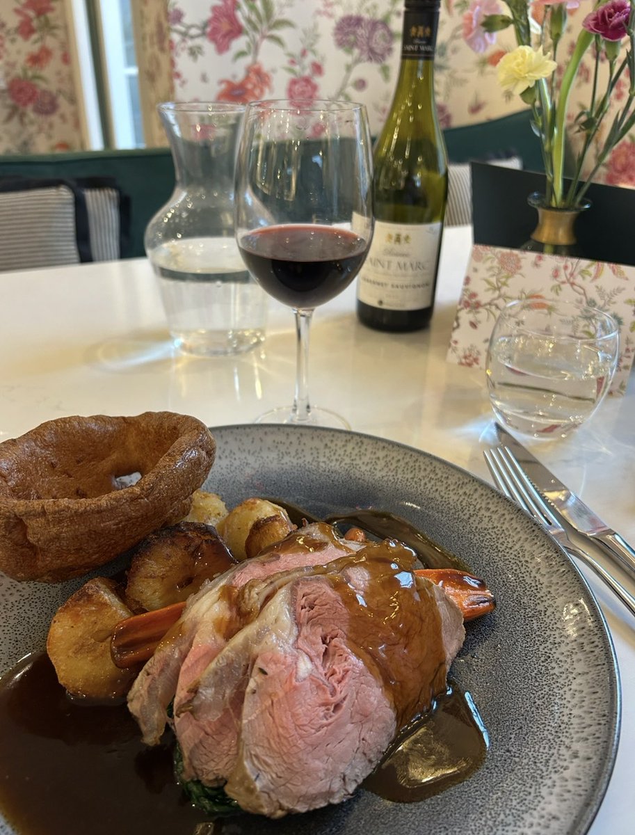 NickKeep_NKA's tweet image. After a mad Foodie weekend, Dinner Friday at Rules in Covent Garden, Lunch yesterday at Browns in Windsor and finally Dinner at Stanwells in Lymington. Looks like I’m on salad next week!! @girl_merc @wass74 
#SundayEvening #Foodie #LivingLife