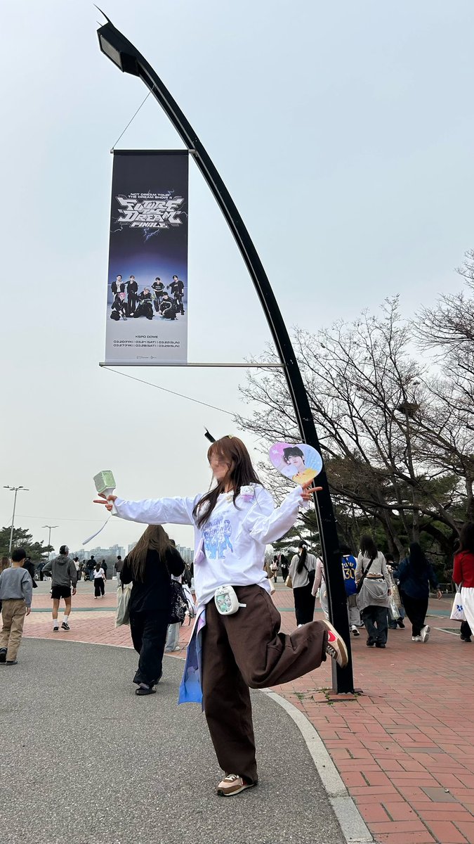 윰댕 tweet media
