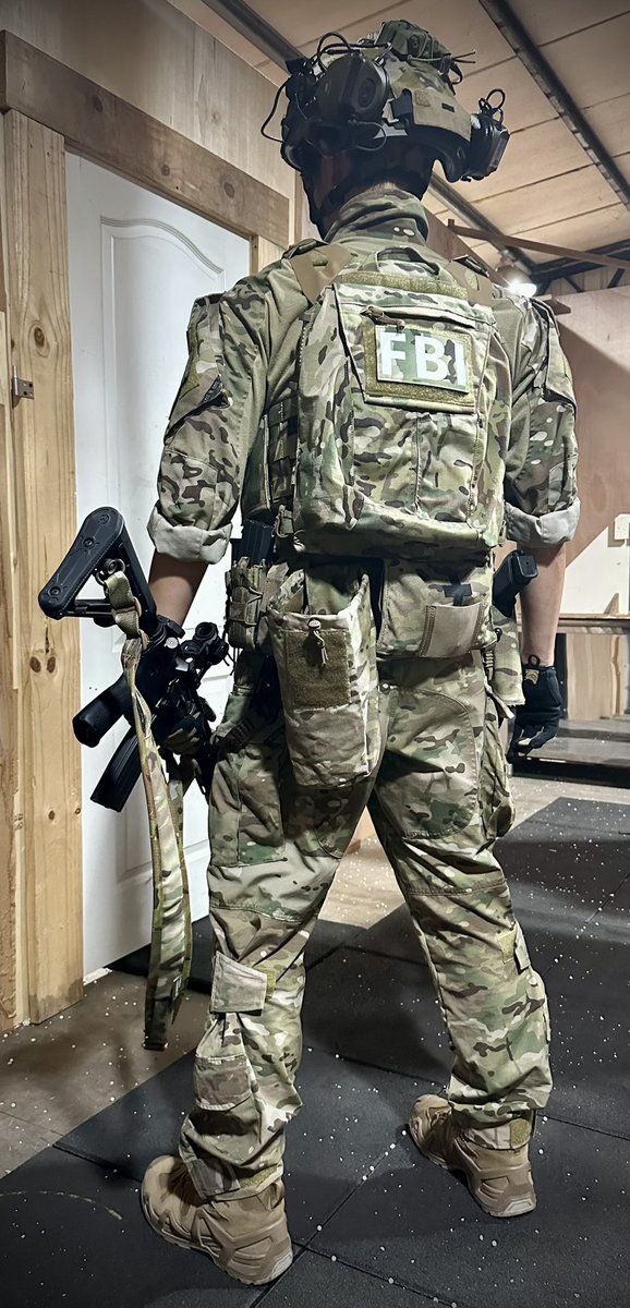 fuxu065p's tweet photo. FBI HRT Set up
&
CQB training
#fbihrt https://t.co/X9rF35wgyH