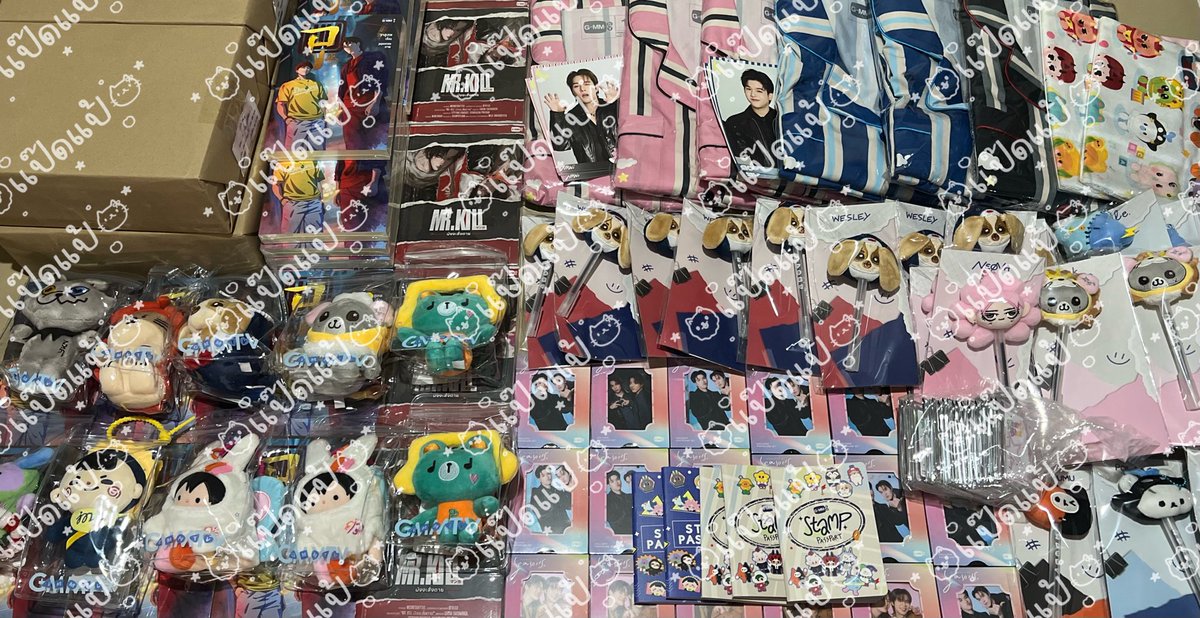 padderja's tweet photo. รอบpreorder + walk-in 29/3 หิ้วแล้ว✅

ของที่หมดแบบหมดจริงๆคือชุดนอน ในภาพมีแค่หมายน่ารอบพรี โดเมียได้ของwalk-in ส่วนปากกาหมดเยอะมากวันนี้เติมWesley เลยหิ้วมาคับ เดี๋ยวทยอยคอนเฟิร์มคนที่ทันนะคะ

*ปากกาหมายน่าอาจมีบางคนไม่ทันค่ะㅠㅠ

#แป๊ดแป้อัพเดต #แป๊ดแป้รีวิว
#GMMTVFANIVAL2026 https://t.co/SA253SKzj2