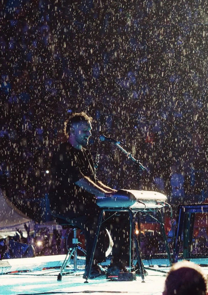 livedaleplay's tweet photo. *llueve*

Mi vieja: metete adentro 
Yo en el patio: https://t.co/X2tQYDrkmV