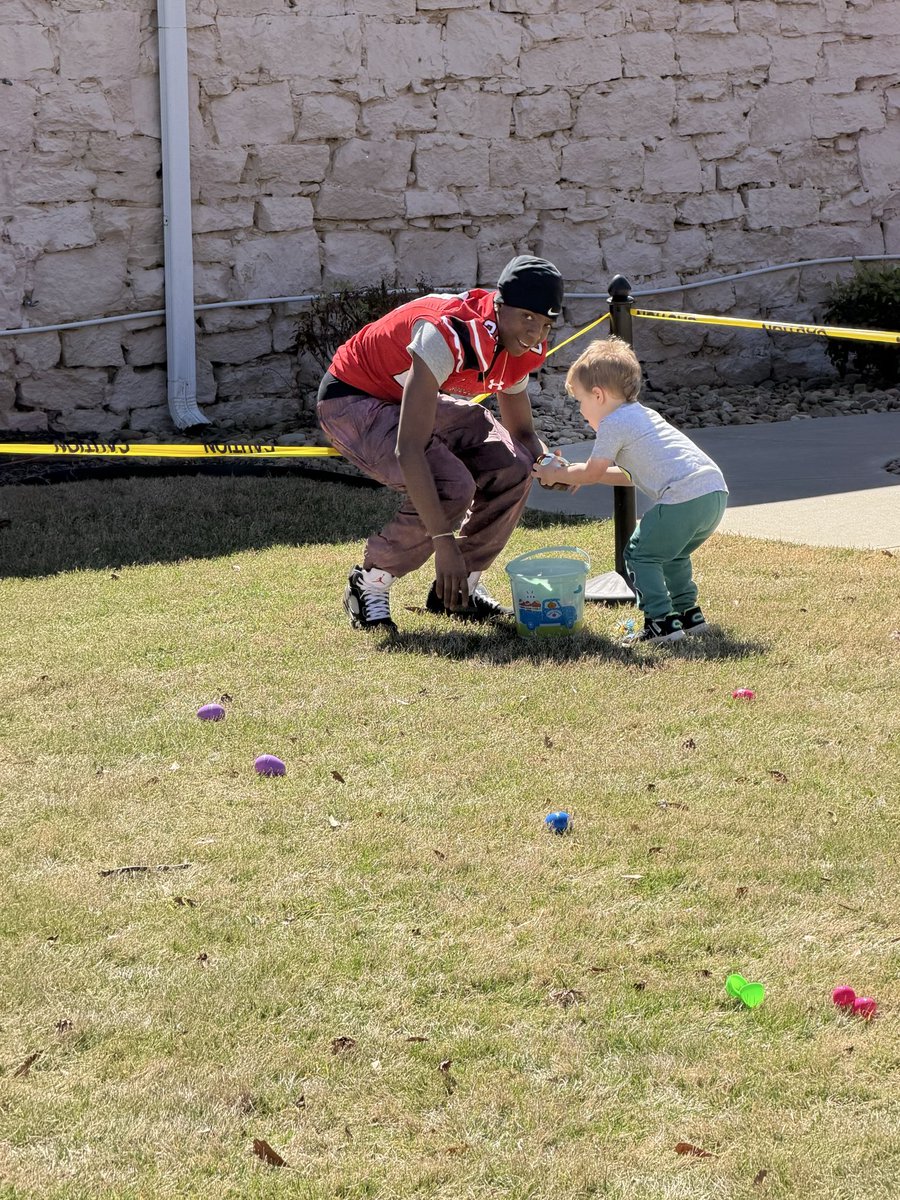 WBDoggsFB's tweet photo. An honor to serve at yesterdayโs All5inc Easter Egg Hunt! ๐ฐ
Our student-athletes had a blast hunting for eggs & playing games with these amazing families.
So proud of the humility & heart our DoGGs showed. ๐พ๐ช
#GG
#DoGGs https://t.co/9CUEmjHqAI