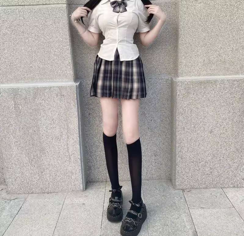 Yy05a's tweet photo. 曝光野外露出骚母狗 https://t.co/oFMNx8E0jz
