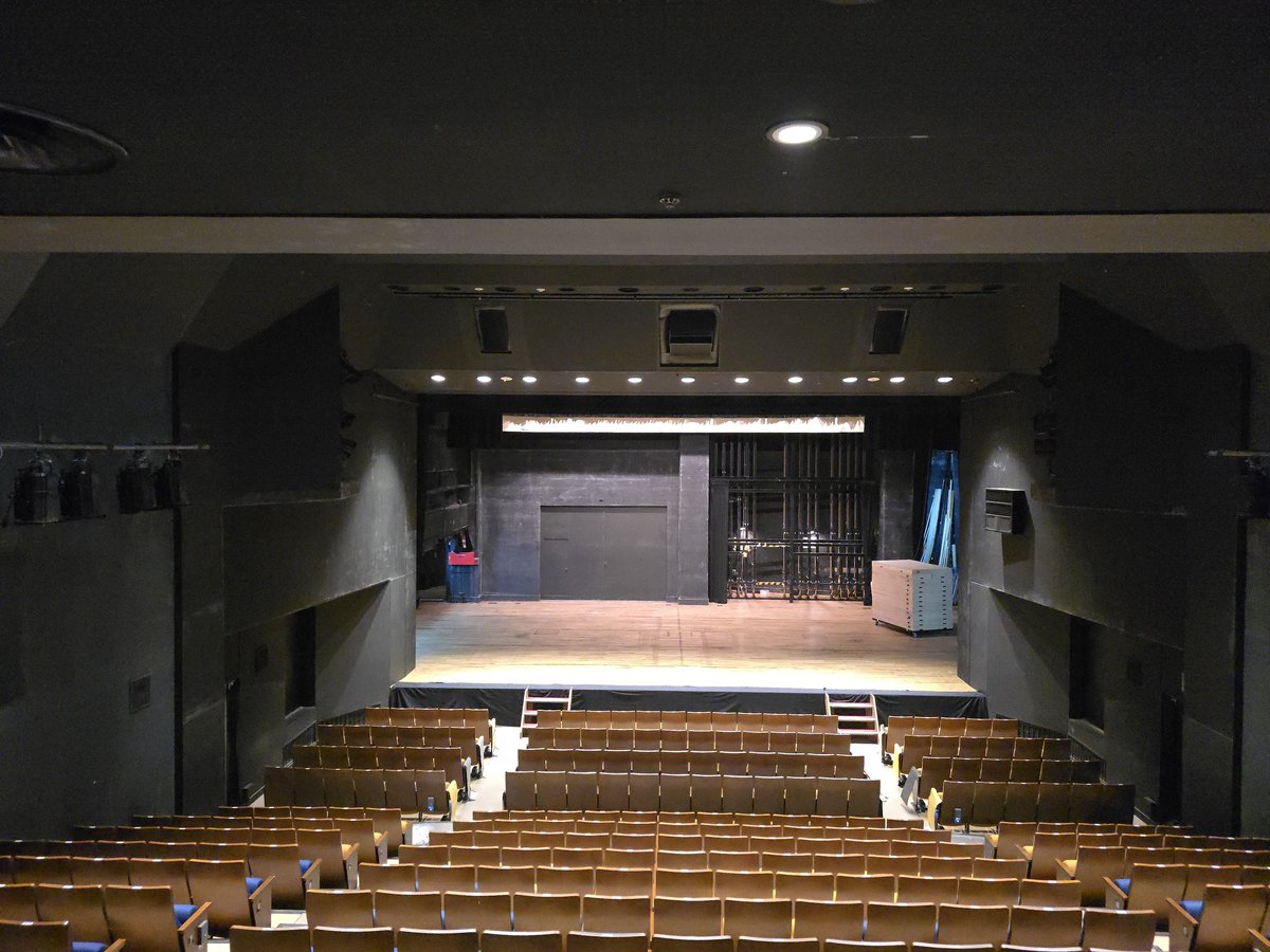 私の寂しいけど、嫌いじゃない風景。
バラシが終わった舞台。
ここでさっきまであんなに熱い世界がひろがっていたのかと思うと胸がキュッとなる。
この舞台に関わったすべての方に。
本当に本当にありがとうございました。

#山田ジャパン
#9でカタがつく