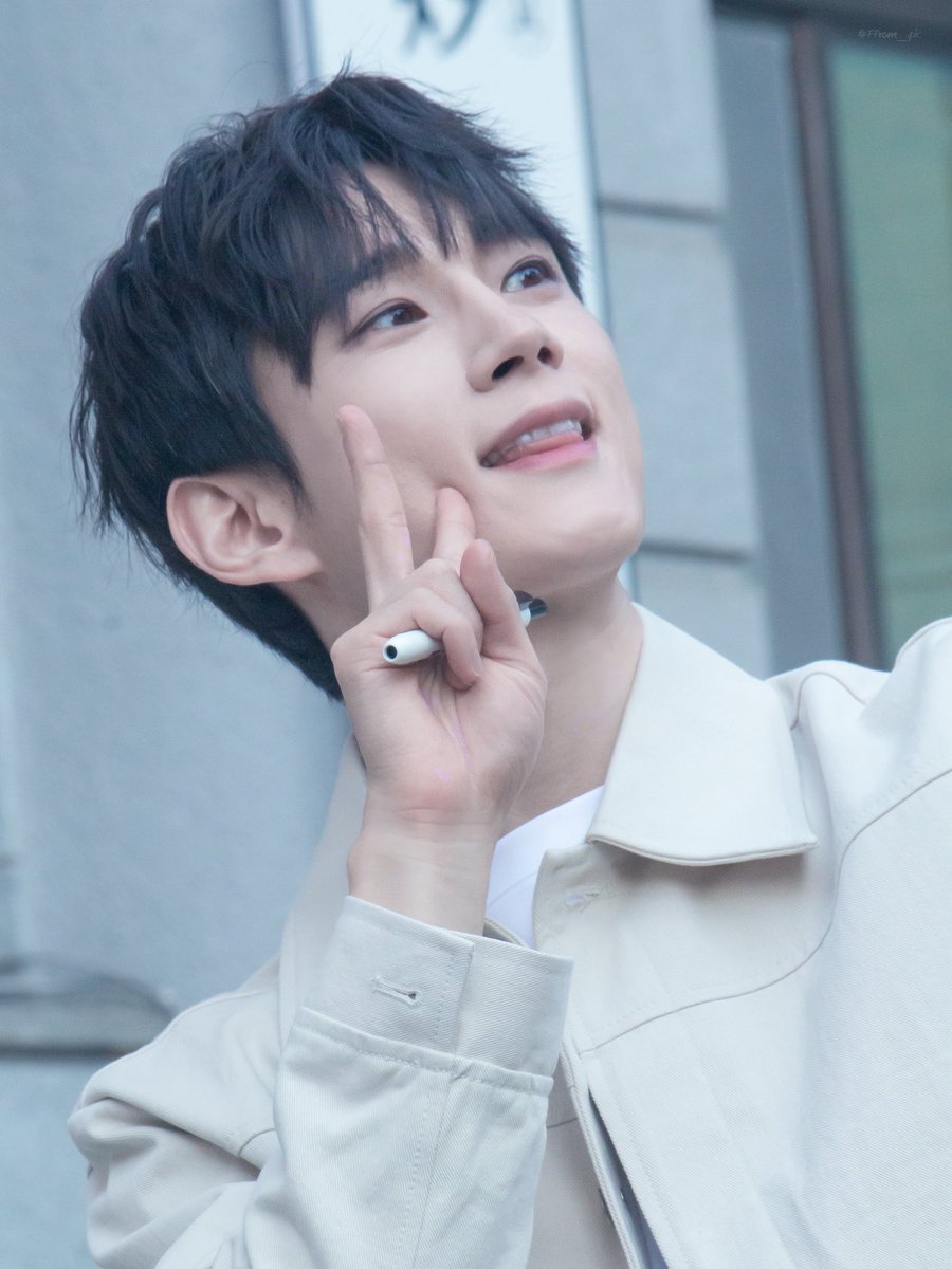 FFrom__pic's tweet photo. 260328낮
펑크🎸

퇴근길

#김서환 배우님 https://t.co/J7Gegspu4T