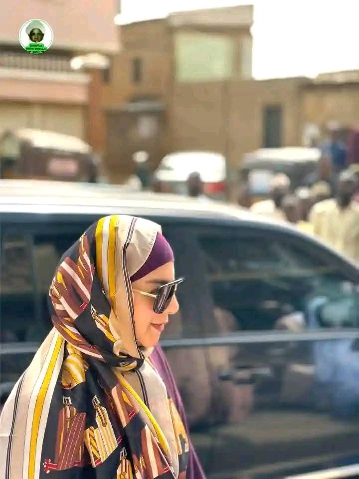 Mkadam6163's tweet photo. jinin annabi jinin shehu tijjani jinin girma da kareemci Allah ya karamuku lpy say sayyada Allah ya barmu da soyayar kakanku duniya da lahira amin.
✍️Dan fairan shehu https://t.co/7xicd3TWJk