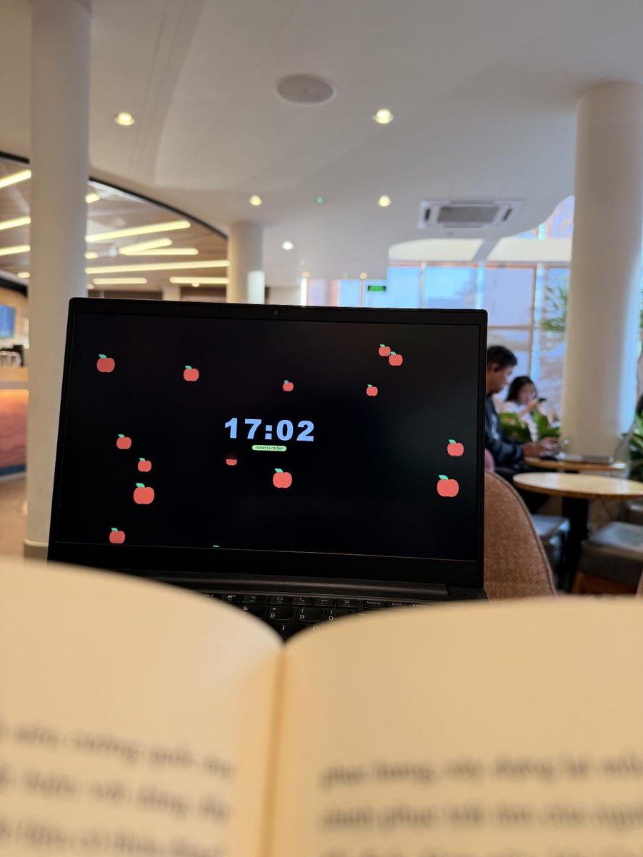 Jimin729's tweet photo. Built my first digital product. Mom said it’s good, now it’s your turn.
If this makes money, I’m a genius. If not… I hope it does  🥲
 https://t.co/ro9isDfYw4 https://t.co/2SECYgQtKZ