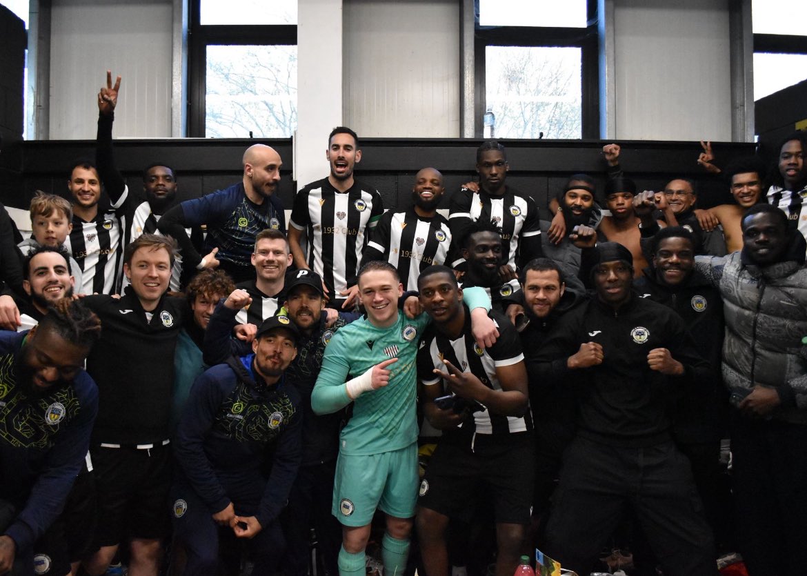 AndyOBrown's tweet photo. Playoffs here we come 👊 🤍 🖤 https://t.co/AwB1Cx0gdd
