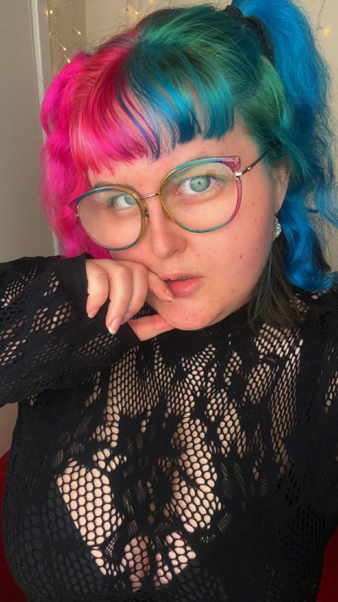 abidrinkell's tweet image. my new hair!  you probably won’t see it in outfit posts/videos until mid-April because i film in bulk- buttt i just couldn’t wait to show how it turned out!

using ‘Pussycat Pink’ and ‘Atomic Turquoise’ from @manicpanic_uk !

#PlusSize
#HairDye
#HairTransformation