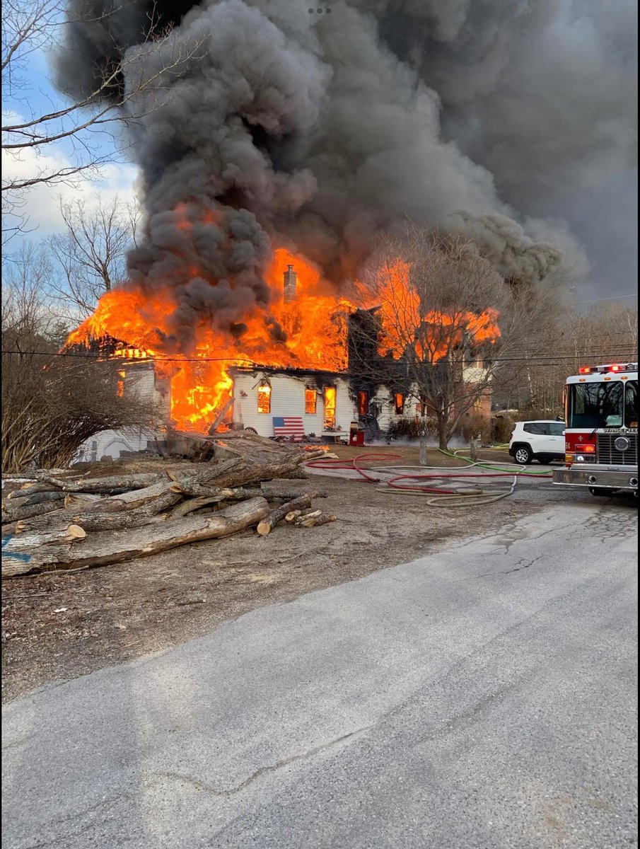 MrsHinNH's tweet photo. Our dearest friends lost a lifelong 100 year old family home in a 5 Alarm fire yesterday. 
🔥🔥🔥🔥🔥
If you can, please donate anything, there's literally nothing left. 🙏🏻
The family got out with only the clothes on their backs.
 https://t.co/crZUWPMBpS https://t.co/H8a29ZpDTJ