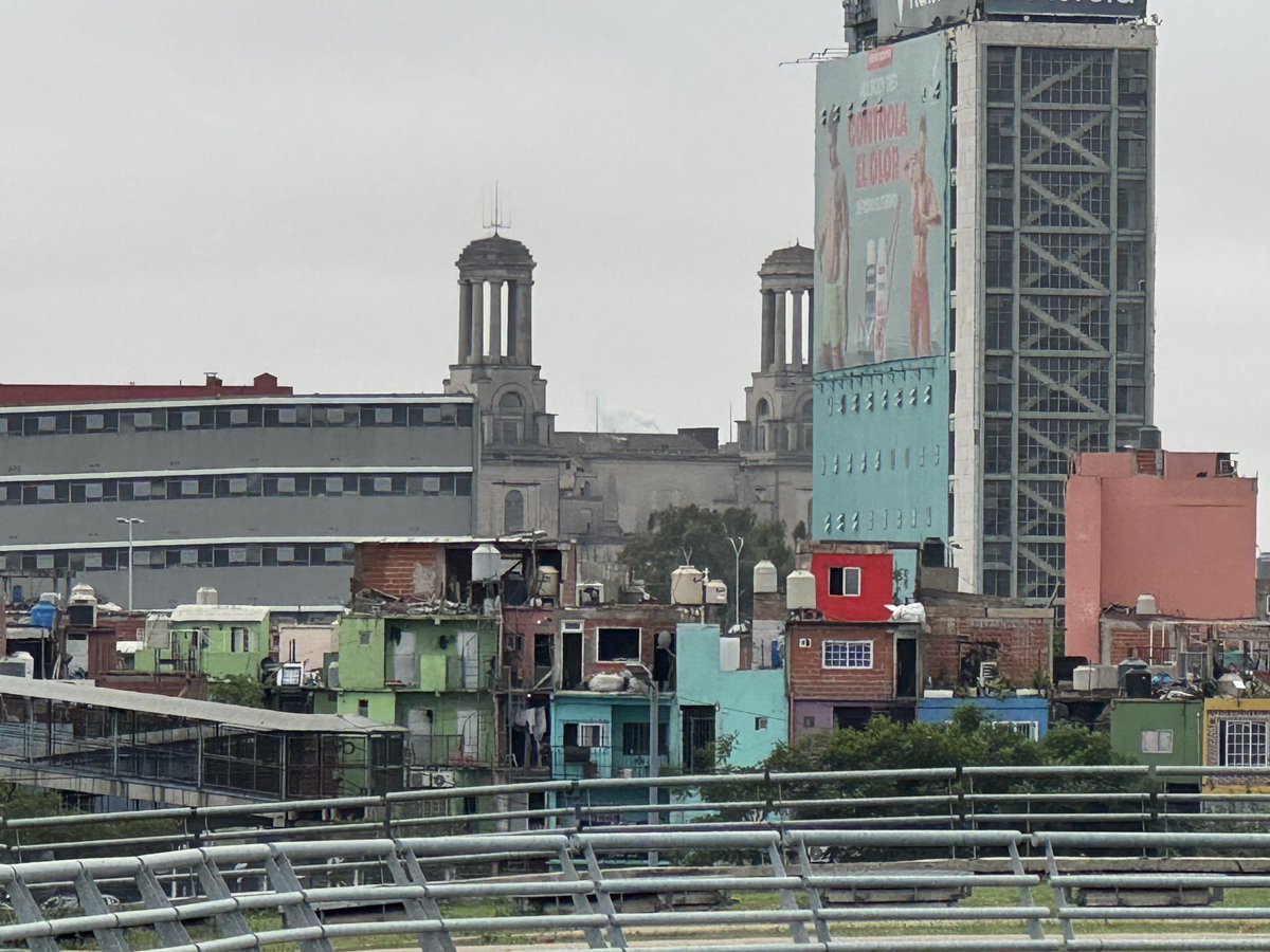 Teodelina's tweet photo. Villa 31. Construcciones de hasta 5 pisos. Un plan a tres años para deportar ilegales y rubicar gente honesta. Como dejaron que esto pase! https://t.co/a9BbeKrk6l
