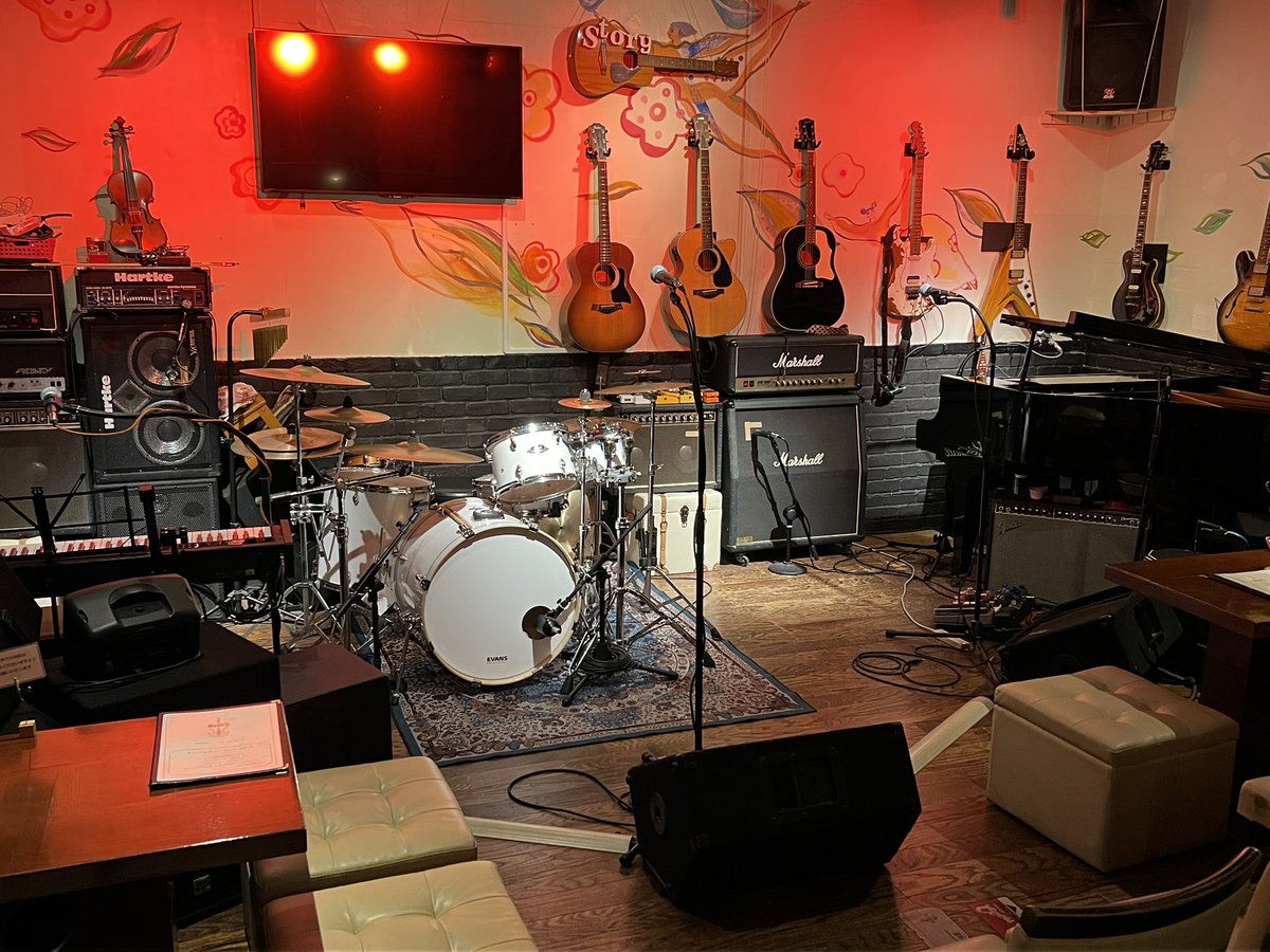 Live Bar Story tweet media