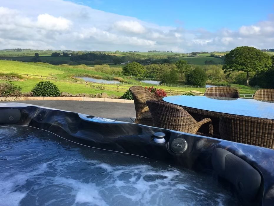 WeAcceptPets's tweet image. 🏡 The Farmhouse at Welsh Country Retreats 🏡

Set in a peaceful rural location, the farmhouse enjoys stunning views across the lakes and rolling Welsh countryside. 🌿

Accepts 🐶 🐈 
weacceptpets.co.uk/Ceredigion/7790

#WelshCountryRetreats #TheFarmhouse #RuralRetreat #CountrysideEscape